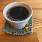コ．トゥ．タモ．ペヴァ - ホットコーヒー。豆がよく焙煎されてる。