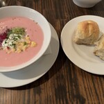 コ．トゥ．タモ．ペヴァ - 冷製ボルシチ。初めての食感