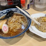 福徳 - 魚ダシベースの醤油ラーメンと半チャーハン