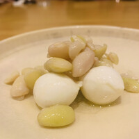 La Stalla - ② うずら豆のオリーブ油マリネ、自家製ボコンチーニ（小型のモッツァレラ）添え、オリーブ油と岩塩で