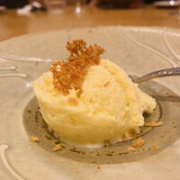 La Stalla - ③ ホワイトコーンのジェラート、自家製パルメジャーノレッジャーノのクランブルのせ