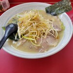 ニューラーメンショップ - 料理写真:ネギチャーシューメン950円