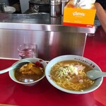 ラーメン＆カレー専門店 太源 - ニンニクラーメンと茶碗カレー 
            匂い vs 匂いの目に見えないバトルが展開中