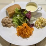 Bisutoro Rikosutando - 選べるランチパスタコース-前菜の盛り合わせ,スープ,サラダ,バケット ¥1,400-