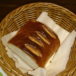 レ シュヴルイユ - 自家製のパン