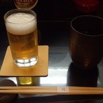 とんかつ山本 - 『ビール』をチビチビ飲みながら『かつ子』を待つ！！(^_^;)