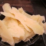 イタリアン酒場 TAKEYA - お通しのチーズ