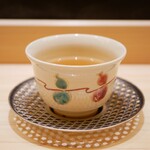 兄弟寿し - ◉紅茶（村上）
      大洋酒造の仕込み水を使用。 円やかな口当たりの中に茶葉の香りが広がり、これまでの口を優しく整えてくれました。