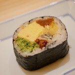 兄弟寿し - 干瓢や沢庵の落ち着いた旨味のなかに見つける胡桃の食感と味。 食べごたえを感じさせる〆の一品。