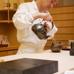 兄弟寿し - 大将みずから淹れる紅茶