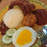 Jurassic Nest FoodHall (Michelin Rated Food) - 他のお客さんが食べてた！