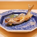 兄弟寿し - ◆鮎 塩焼き（魚沼 魚野川）
      一時間ほど焼かれた身は骨まで余すこと無く頂けます。