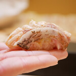 兄弟寿し - ◇のどぐろ（佐渡）
                                お約束のこの流れ。主食としているエビを食べているのどぐろという贅沢すぎる食物連鎖。
                                7～8月が美味しさのピークです。