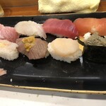 Matsuki sushi - 飛騨牛炙りの上に雲丹