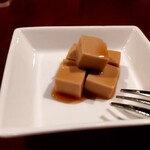 シークレット ドア - 自家製おつまみ：チーズの醤油漬け