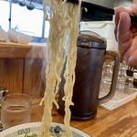 中華蕎麦 春馬 - 中細ちぢれ麺をリフトUP⤴️