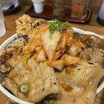 元祖豚丼屋 TONTON - ロース バラ 唐揚げ キムチが乗ってる贅沢丼