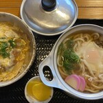 みなと食堂 - 鍋焼きうどんのふたパカっ
            どー見ても鍋焼きうどん