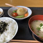 かんべ茶屋 - ご飯と汁物　300円
玉ねぎの丸煮そぼろあんかけ　200円