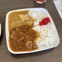 ビストロ ブルゴーニュ - 上：よこすか海軍カレー
                    下：護衛艦ゆうぎりカレー