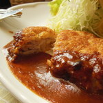 シェーヴル - トマトクリームソースなのでまろやかな酸味。洋食屋さんの味。