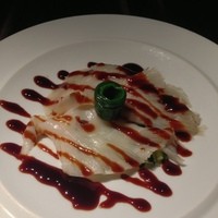 膳處漢ぽっちり - 前菜にフカヒレの刺身。あっさりしていて、前菜ににピッタリ。お店の雰囲気が良く、料理はどれも美味しくて素敵な時間を過ごしました。麻婆豆腐が辛さの中に旨味があり最高です。ただし、ご飯は必須かと(^^