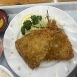 小川港魚河岸食堂 - 下にタルタルソースが隠れていました