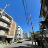 Line - 人通りの少ない住宅街の中