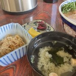 花房 - 古事記丼ウニ入り　2400円
                                　ご飯大盛り　150円