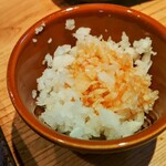 Hitokushi Tenpurato Ginshari Choropano Sakaba - お通し　鬼おろし　醤油をかけて