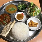 NEPALI MITTERI KITCHEN RESTAURANT&BAR - ダルバートセット（別角度）