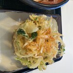 駿河庵 ネオパーサ駿河湾沼津ＳＡ（上り） - パリパリサクサクのかき揚げ。桜えびの風味を感じます。トッピングに是非！