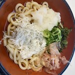 駿河庵 ネオパーサ駿河湾沼津ＳＡ（上り） - 主役のしらすを大根おろし、のり、削り節、ネギがバイプレイヤーとして良い仕事をします。