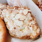 PHILO&CO. - クロワッサンオザマンド