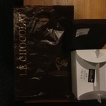 LE CHOCOLAT - 箱と袋：生菓子2点＋焼菓子3点の購入で1407円でした