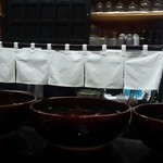 とんかつ山本 - 肉や魚の煮物やおばんざいが入った大きな丼が並んでいる…(・。・;