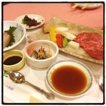 レストラン ペイサージュ - ゴルフ場のレストランです。
                                メインはステーキ(* 'ω')ﾉ