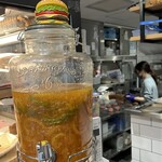 スタジアムカフェ - 甘露のようなレモネード原液　奥ではハンバーグ作成中