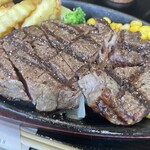 肉の松山 - 結構塩がかかっているので、そのままで良いくらい。