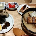 MISOJYU - 『ごろごろ野菜と角煮のすんごいとん汁［SET］・（しゃけ）』と『玄米』