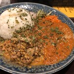 カリーみよし - キーマ豆カリーとココナッツミルクチキンカリー