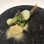 ラ・ヴァガボンド - 天龍鮎　コンフィ　ホワイトアスパラ　鮎のピューレソース　ハーブ　胡瓜の泡ソース