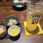 喜口屋 中目黒 - すだちハイボールとお通し。とうもろこしのすり流し、鶏肉のポン酢、たけのこ