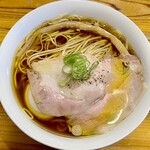 まほろば - 「醤油味らぁ麺(800円)+味玉(100円)」です