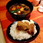 SOUP CURRY PARI PARI - 角煮スープカレー 1200円