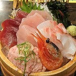 Mekikinoginji - 目利きの銀次 八丁堀駅前店 本日の刺身定食の6種類の魚介類が盛り込まれる刺し盛り