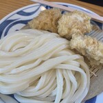 与喜饂飩 - かしわ天ざるうどん   950円(税込)