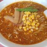 香港苑 - コーンが載ってるので見た目は辛味噌ラーメン