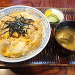 Soba Dokoro Sunaba - 親子丼（味噌汁・お新香付）