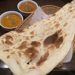 インドの恵み - カレー2種と巨大なナン